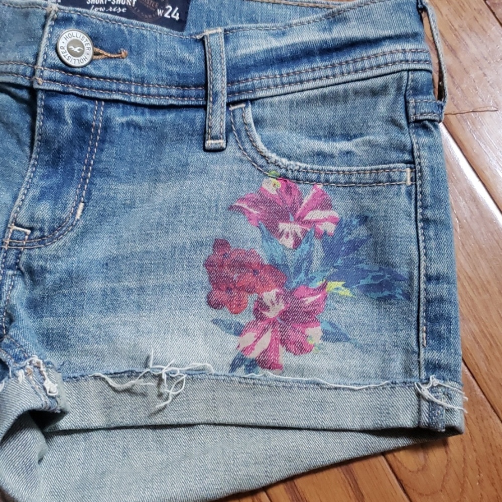 SOLD Hollister๐บLow Rise Short Shorts Size 0 - Picture 3 of 4